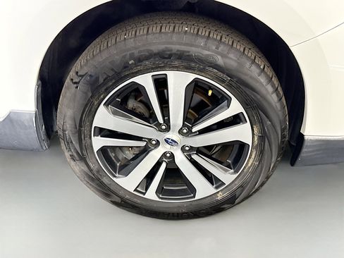 Used 2019 Subaru Outback 3.6R Limited AWD/4WD image 32