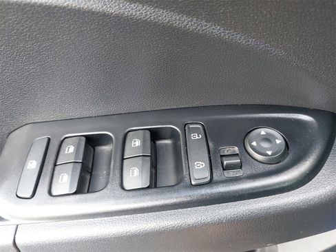 Used 2022 Hyundai Venue SE image 30