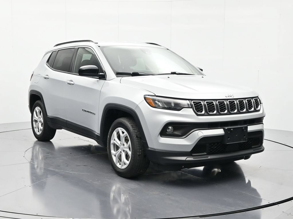 Used 2024 Jeep Compass Latitude AWD/4WD image 3