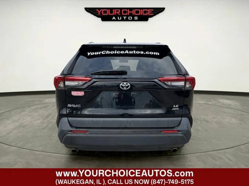 Used 2021 Toyota RAV4 LE AWD/4WD image 4