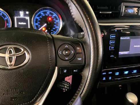 Used 2018 Toyota Corolla SE FWD image 23