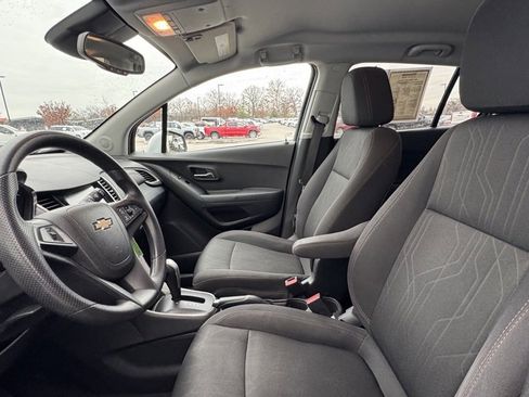 Used 2017 Chevrolet Trax LT image 18