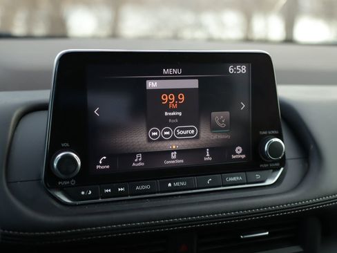 Used 2023 Nissan Rogue S image 12