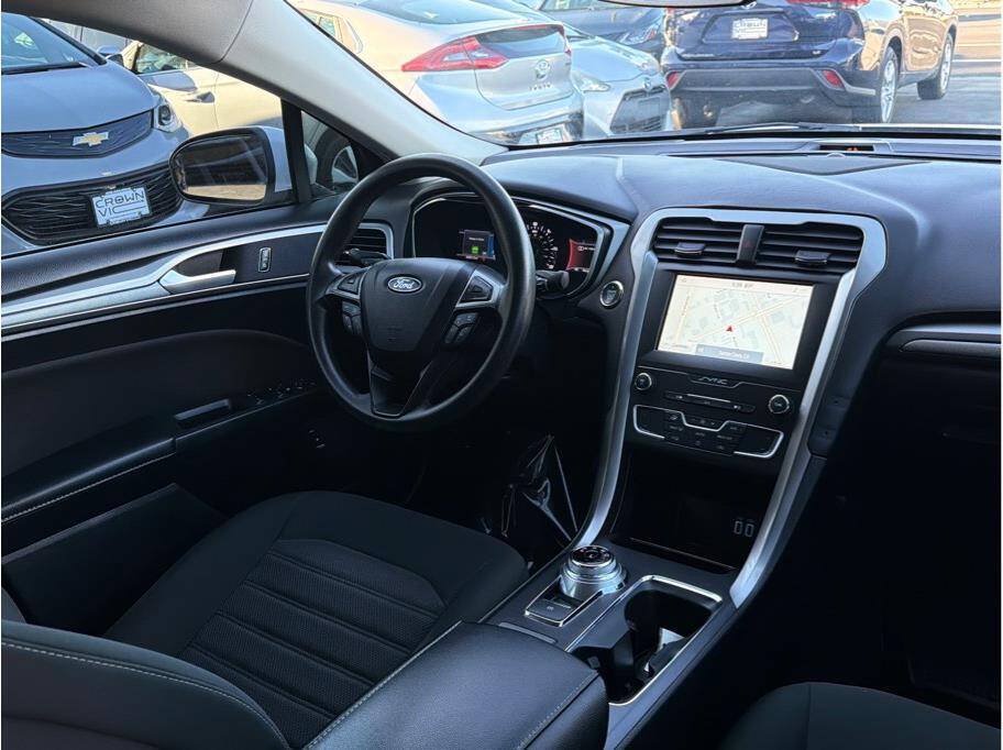 Used 2020 Ford Fusion SE FWD image 4