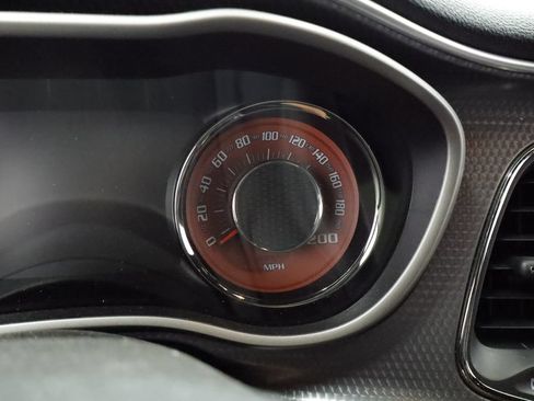 Used 2018 Dodge Challenger SRT Hellcat RWD image 17
