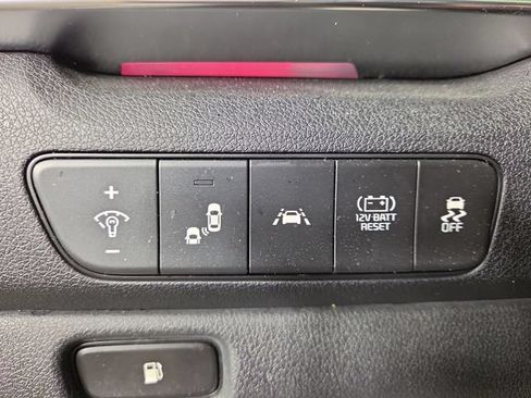 Used 2020 Kia Niro EX Premium FWD image 26