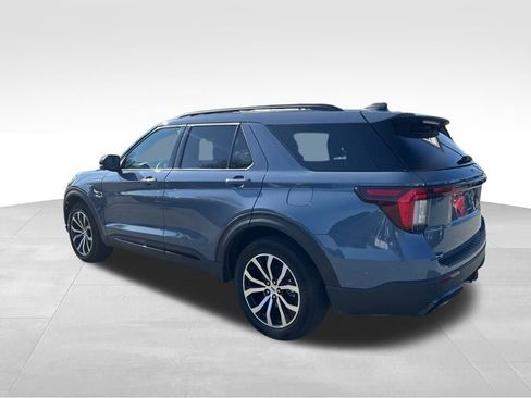 Used 2025 Ford Explorer ST-Line image 3