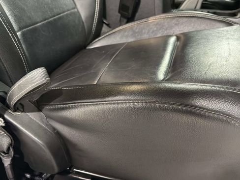 Used 2021 Jeep Wrangler Unlimited Sahara w/ Uconnect 4C Nav & Sound Group AWD/4WD image 11