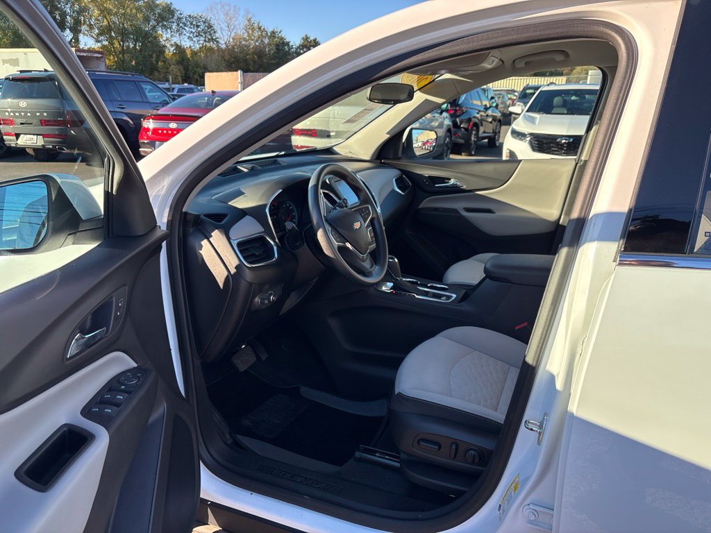Used 2018 Chevrolet Equinox LT FWD image 11
