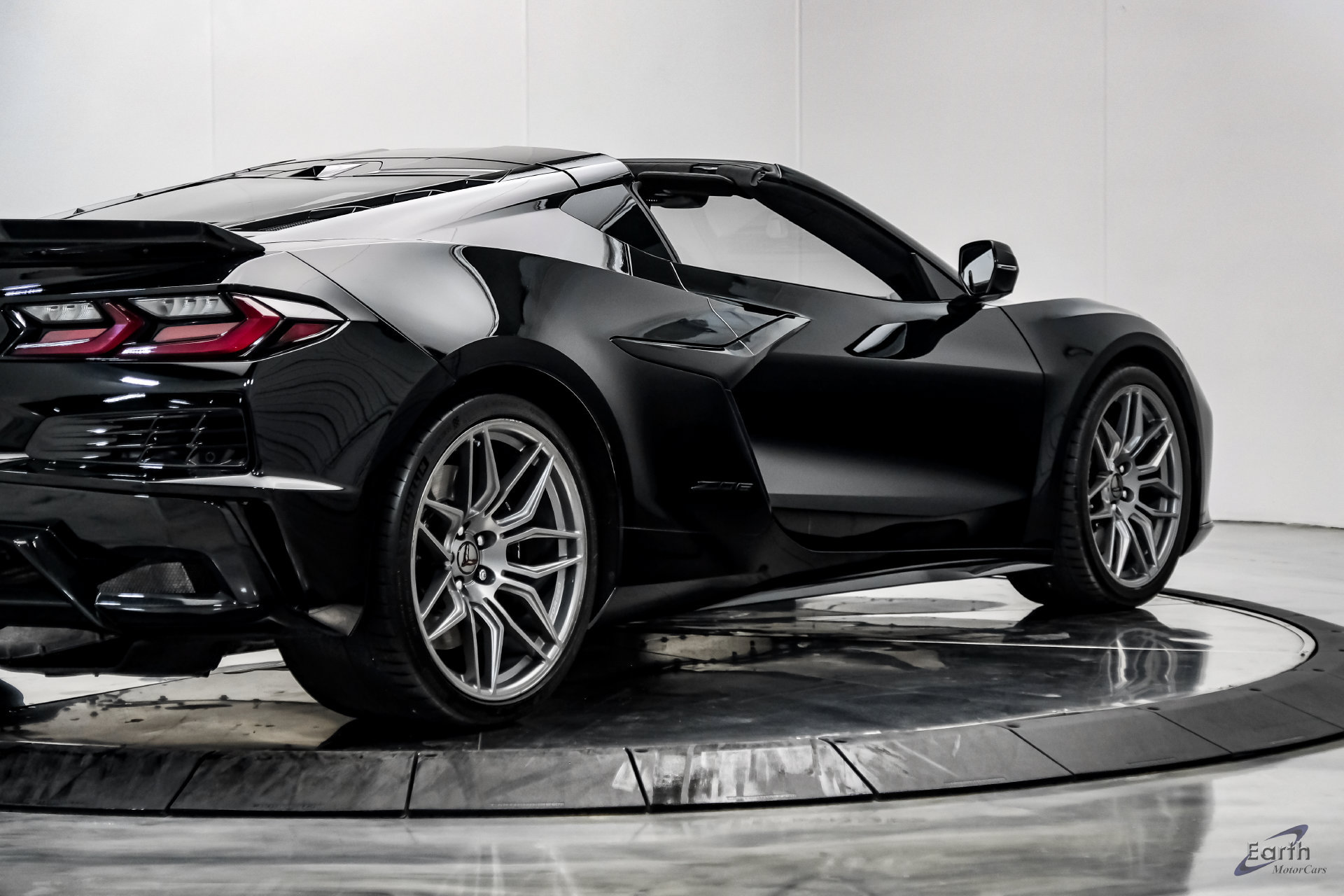 Used 2024 Chevrolet Corvette Z06 RWD image 26