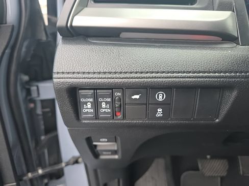 Used 2023 Honda Odyssey Sport image 18