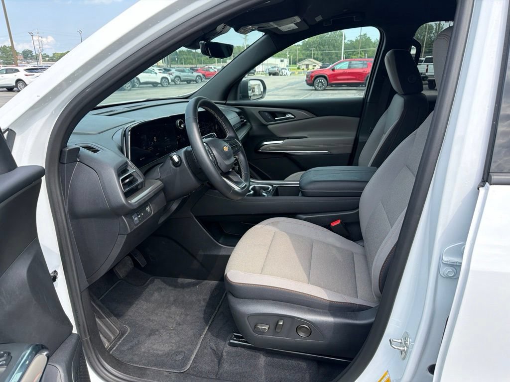 Used 2026 Chevrolet Traverse LT w/ Driver Confidence Package FWD image 20