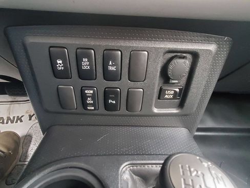 Used 2013 Toyota FJ Cruiser 4WD image 16