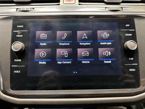 Used 2023 Volkswagen Tiguan SE FWD image 18