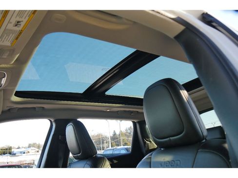 Used 2021 Jeep Cherokee Limited image 11