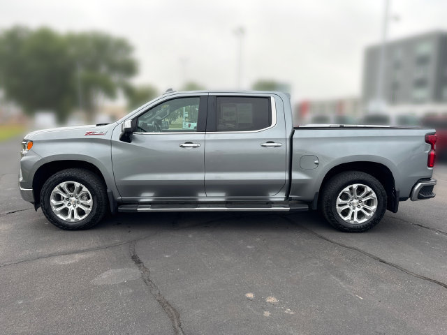 Used 2023 Chevrolet Silverado 1500 LTZ AWD/4WD image 2