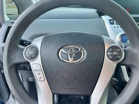 Used 2014 Toyota Prius V Five image 18