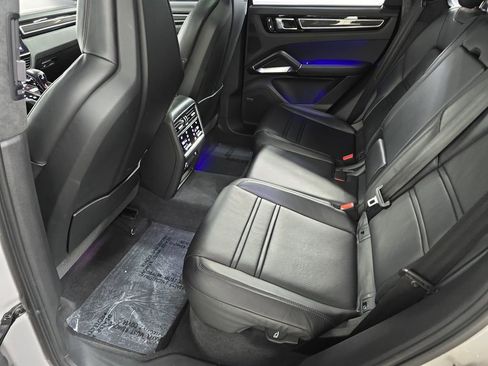 Certified 2023 Porsche Cayenne Turbo AWD/4WD image 24