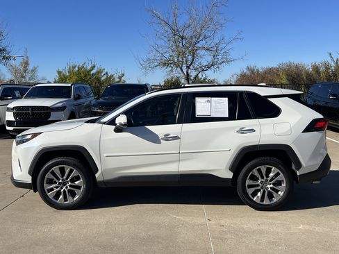 Used 2022 Toyota RAV4 Limited image 4