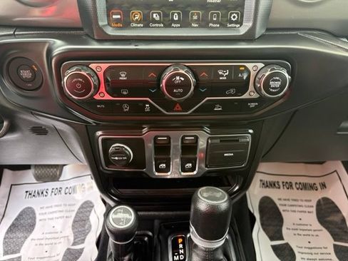 Used 2022 Jeep Wrangler Sport AWD/4WD image 15