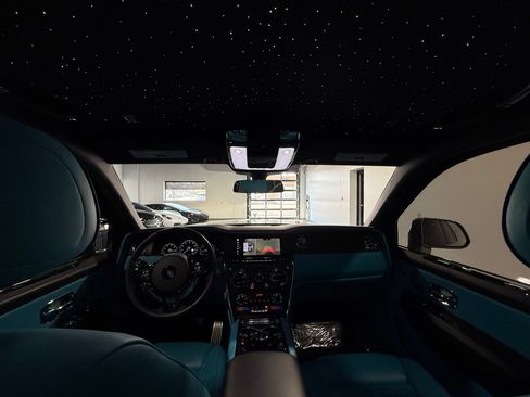 Used 2023 Rolls-Royce Cullinan w/ Cullinan Package image 88