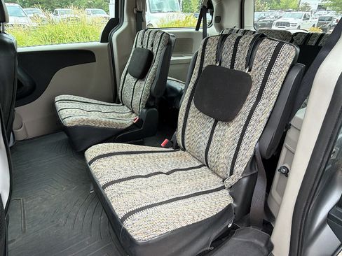 Used 2015 Dodge Grand Caravan American Value Package w/ UConnect Hands-Free Group FWD image 22