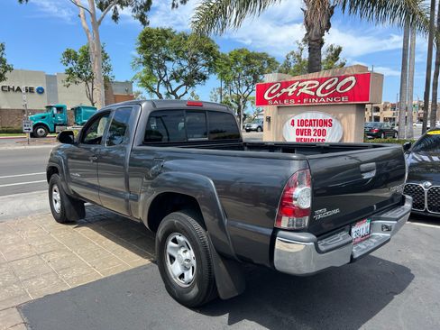 Used 2012 Toyota Tacoma PreRunner w/ SR5 Pkg RWD image 5