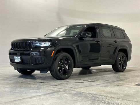 New 2025 Jeep Grand Cherokee L Altitude image 2