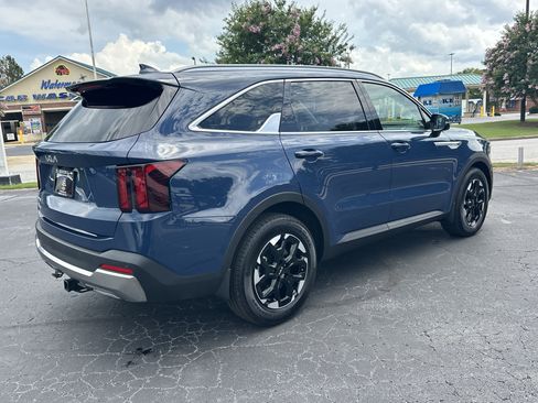 Used 2025 Kia Sorento S w/ Panoramic Sunroof Package FWD image 8