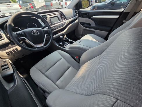 Used 2018 Toyota Highlander LE FWD image 8