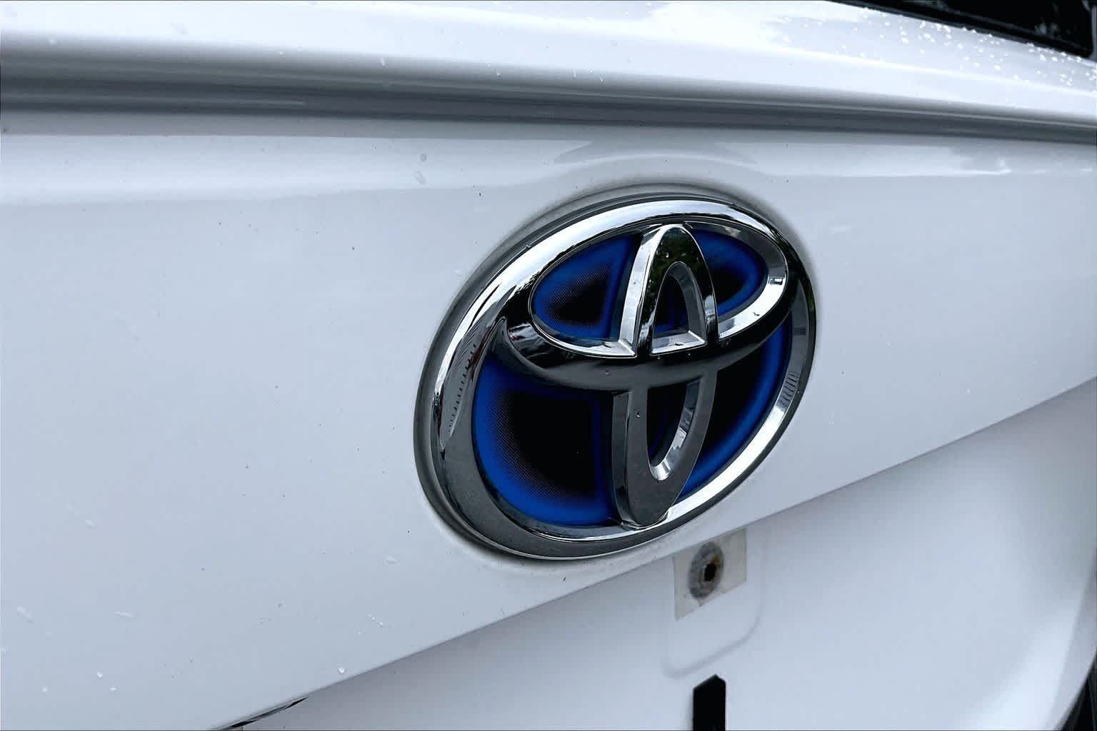 Certified 2024 Toyota RAV4 SE w/ Weather & Moonroof Package AWD/4WD image 30
