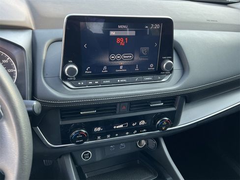 Certified 2023 Nissan Rogue SV image 15