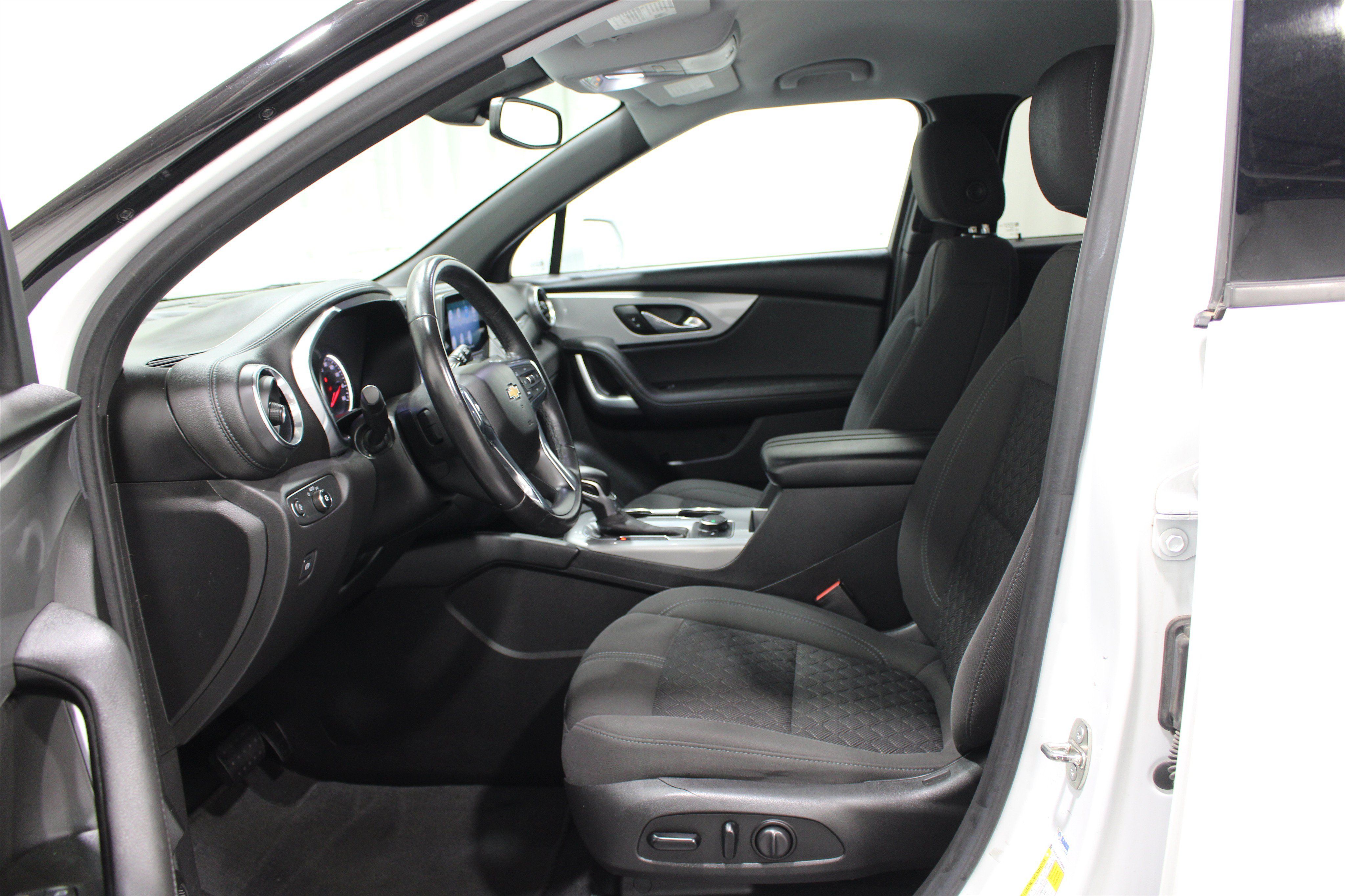 Used 2020 Chevrolet Blazer LT FWD image 3