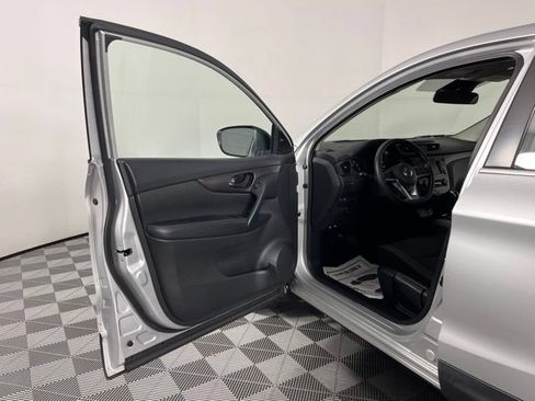 Used 2020 Nissan Rogue Sport S w/ Appearance Package FWD image 17