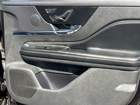 Used 2023 Lincoln Corsair AWD image 32