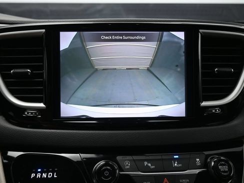 Used 2022 Chrysler Pacifica Touring-L FWD image 22