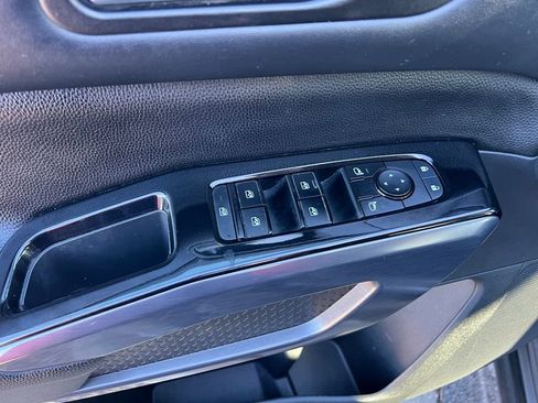 Used 2022 Nissan Pathfinder SL image 16