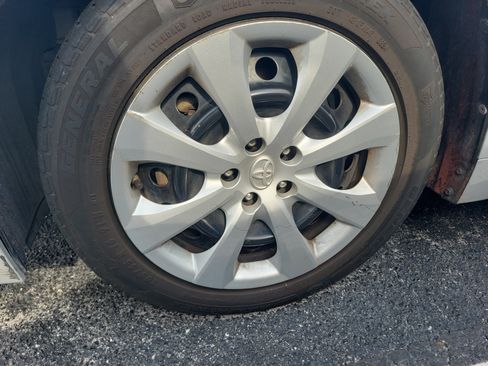 Used 2021 Toyota Corolla LE FWD image 4