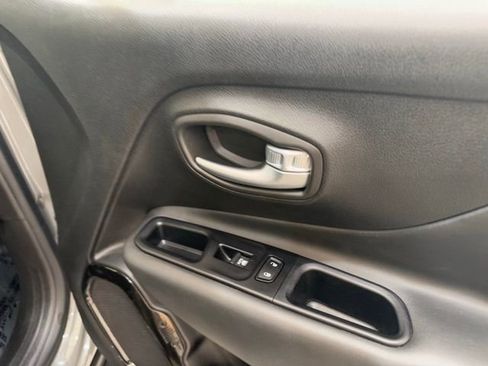 Used 2019 Jeep Renegade Altitude w/ Quick Order Package 22M image 22