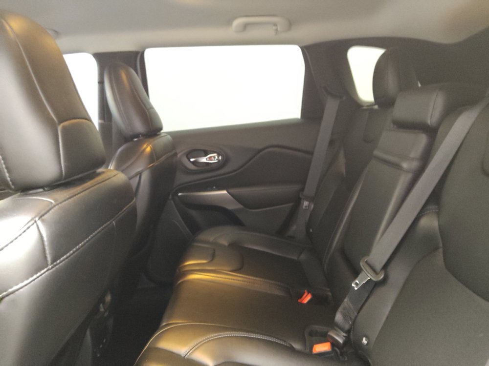 Used 2019 Jeep Cherokee Latitude Plus FWD image 18