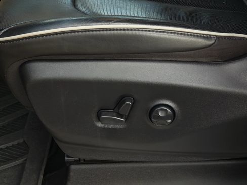 Used 2021 Chrysler Pacifica Limited FWD image 18