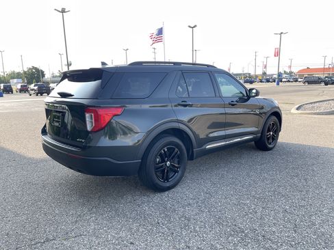 Used 2023 Ford Explorer XLT AWD/4WD image 3