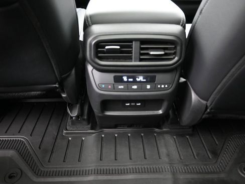 Used 2025 Honda Pilot Touring image 24