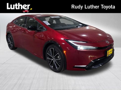 Certified 2025 Toyota Prius XLE FWD image 1