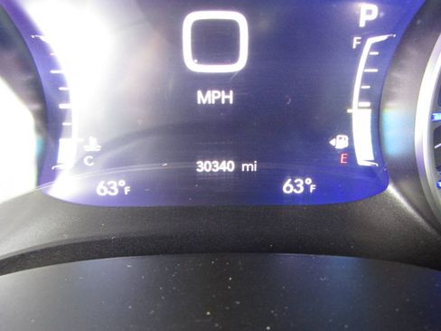 Used 2024 Chrysler Pacifica Touring-L FWD image 22