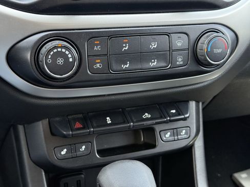 Used 2022 Chevrolet Colorado LT w/ LT Convenience Package AWD/4WD image 21