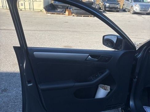 Used 2017 Volkswagen Jetta S image 21