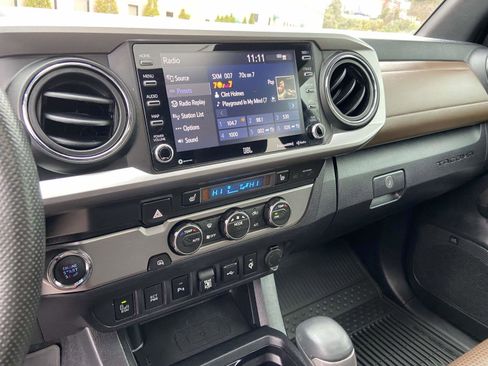 Used 2021 Toyota Tacoma Limited image 13