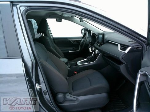Used 2021 Toyota RAV4 LE image 23