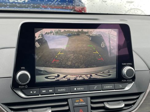 Used 2025 Nissan Altima 2.5 SV image 23